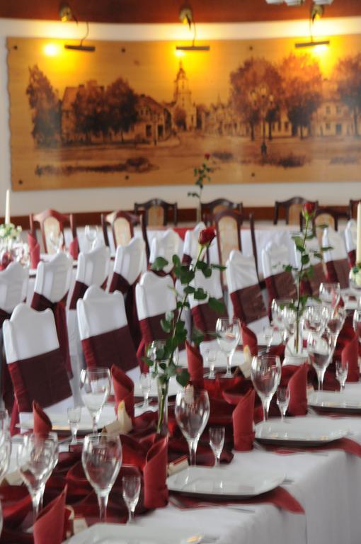 Hotel Restauracja Kaukaska Jadwiga Choroszy Wolsztyn Ngoại thất bức ảnh