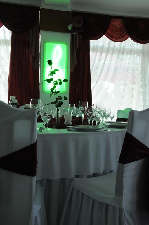 Hotel Restauracja Kaukaska Jadwiga Choroszy Wolsztyn Ngoại thất bức ảnh