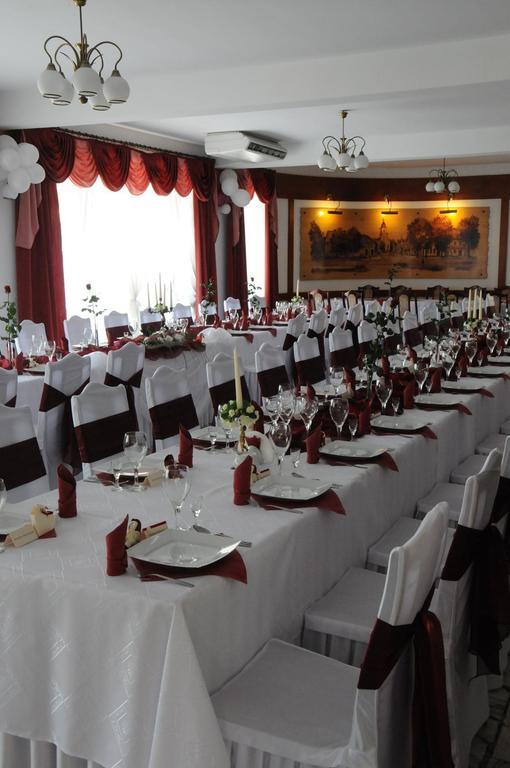 Hotel Restauracja Kaukaska Jadwiga Choroszy Wolsztyn Ngoại thất bức ảnh