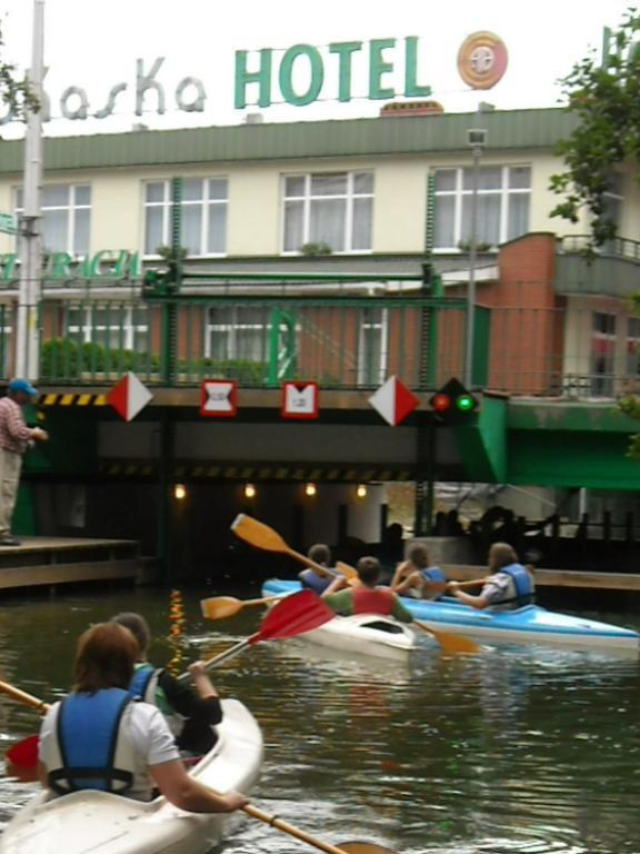 Hotel Restauracja Kaukaska Jadwiga Choroszy Wolsztyn Ngoại thất bức ảnh