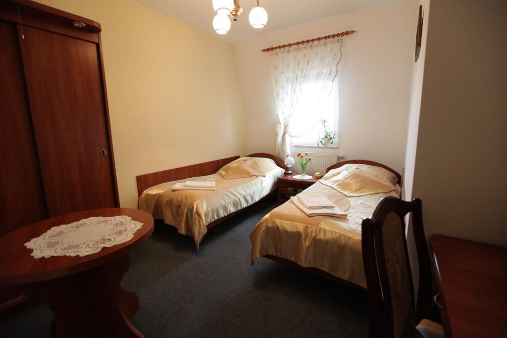 Hotel Restauracja Kaukaska Jadwiga Choroszy Wolsztyn Phòng bức ảnh