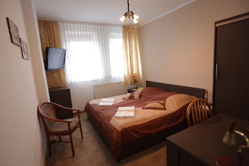 Hotel Restauracja Kaukaska Jadwiga Choroszy Wolsztyn Phòng bức ảnh