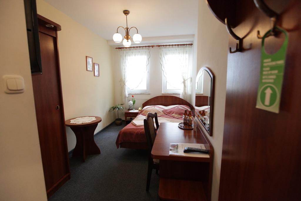 Hotel Restauracja Kaukaska Jadwiga Choroszy Wolsztyn Phòng bức ảnh